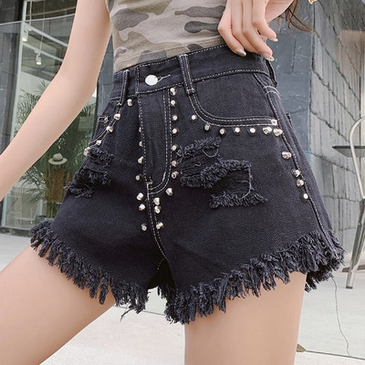 Pantaloni scurți de damă actuali în negru cu element metalic