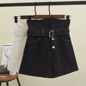 Pantaloni scurți de damă cu talie înaltă în alb-negru