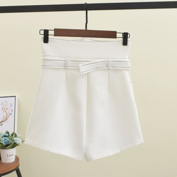 Pantaloni scurți de damă cu talie înaltă în alb-negru