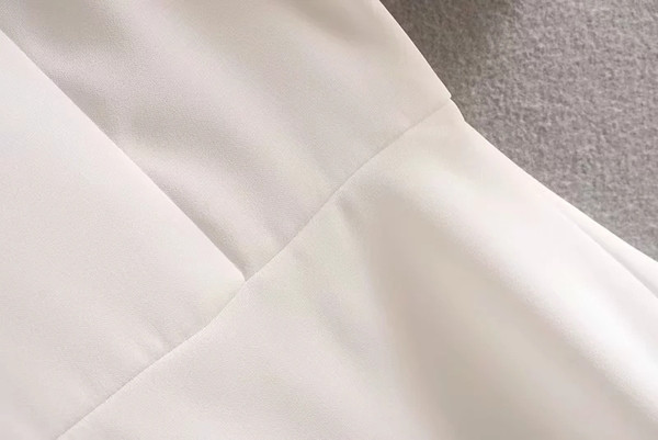 Cămașă actuală de damă cu cravate în alb