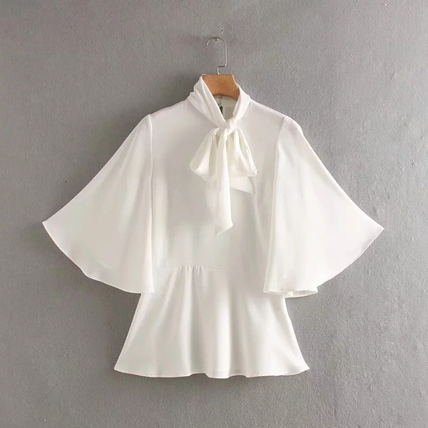 Cămașă actuală de damă cu cravate în alb