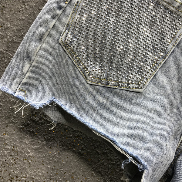 Pantaloni scurți de damă actuali cu perle decorative în două culori