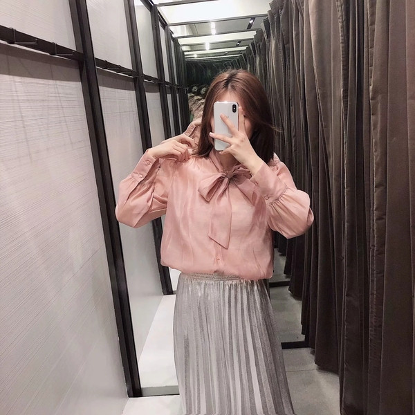 Bluza de dama actuala cu cravate in culoarea roz