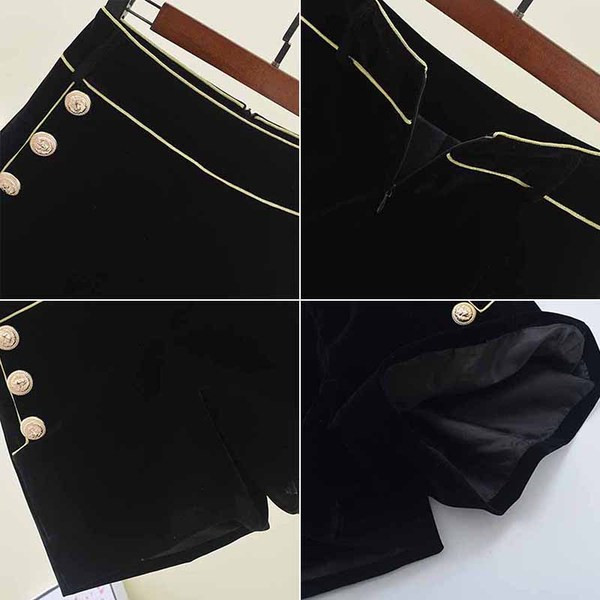 Pantaloni scurți de damă cu nasturi în negru