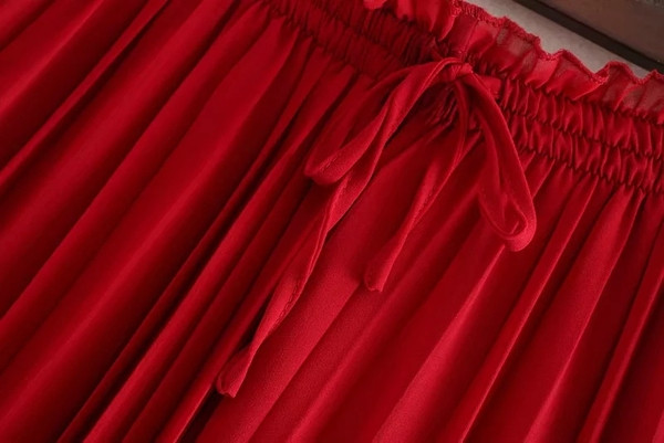 Model nou de pantaloni de dama plisati de culoare rosie