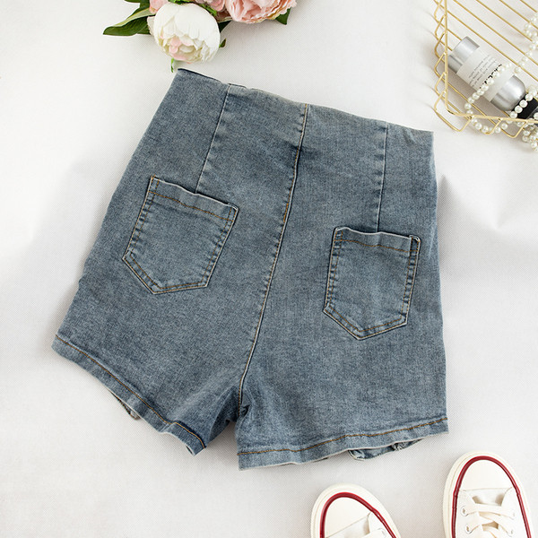 Pantaloni scurti de dama in doua culori cu talie inalta