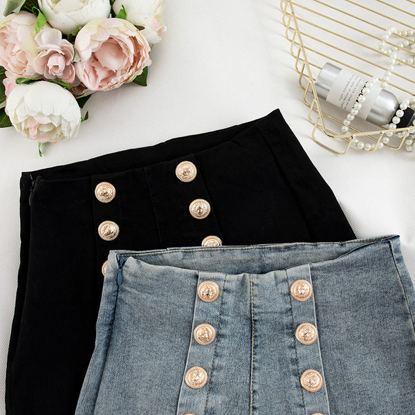 Pantaloni scurti de dama in doua culori cu talie inalta