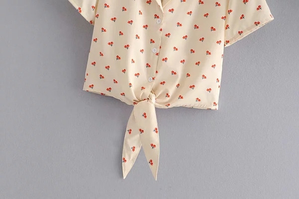 Cămașă modernă de damă cu cravate și nasturi