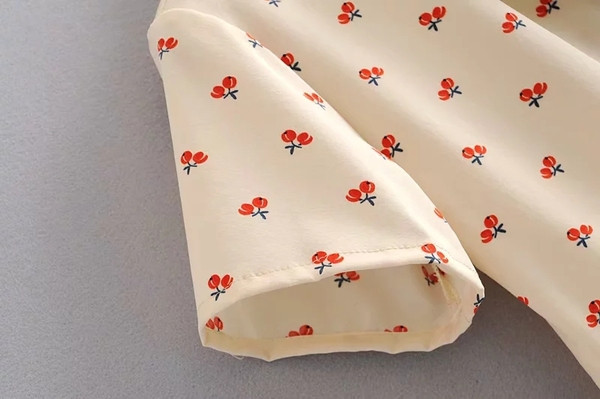 Cămașă modernă de damă cu cravate și nasturi