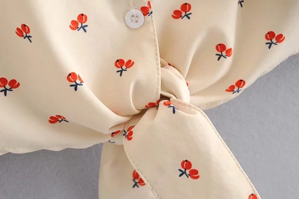 Cămașă modernă de damă cu cravate și nasturi