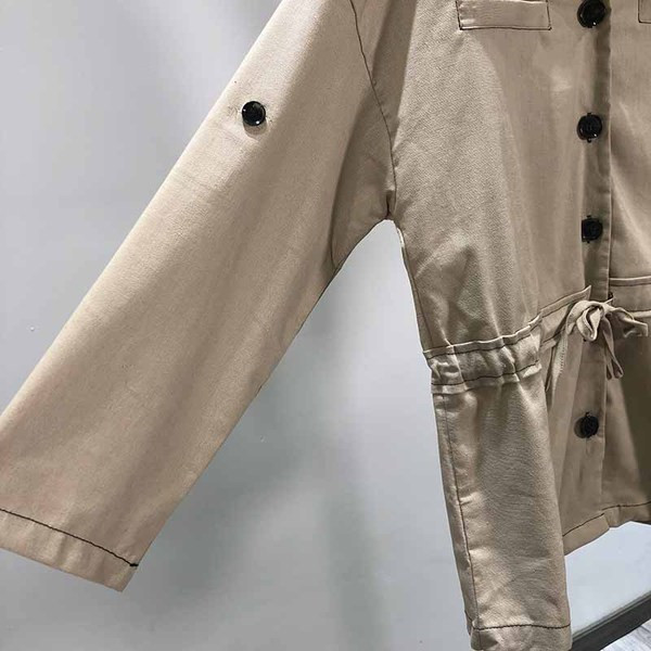 Geaca subtire de primavara-toamna cu cravate maro in talie