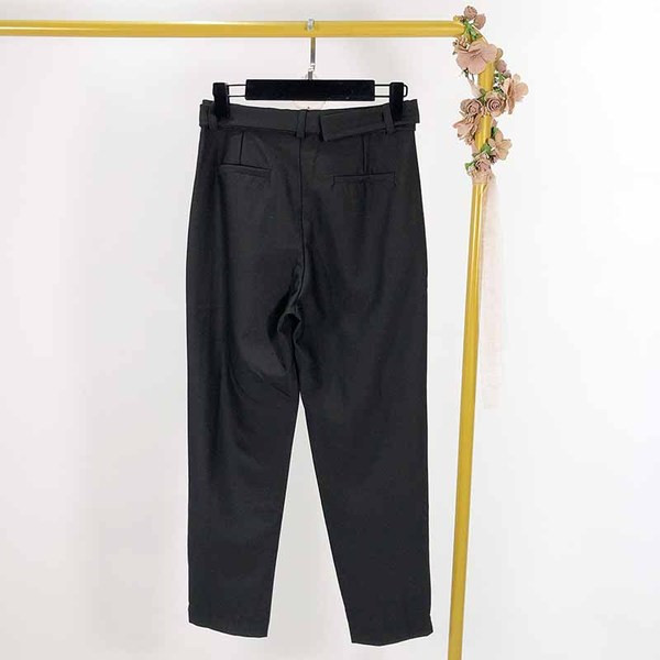 Pantaloni lungi de dama cu curea de culoare neagra