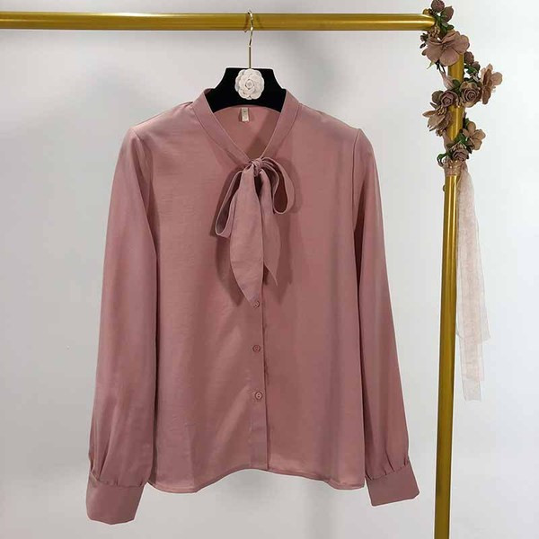 Set de dama de fusta in carouri si camasa cu maneca lunga