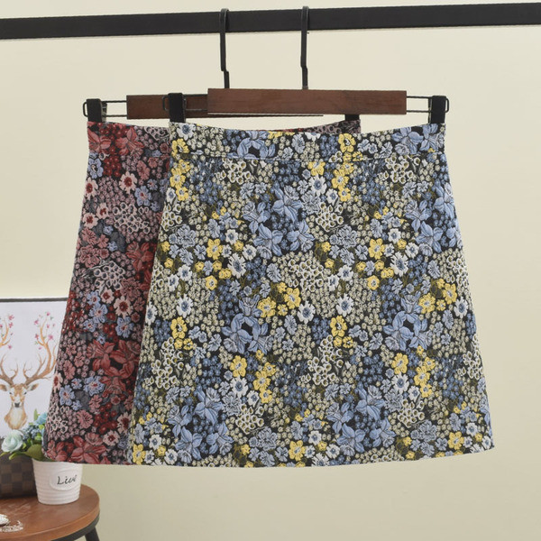 Fusta dama cu model floral - model scurt