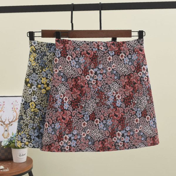 Fusta dama cu model floral - model scurt