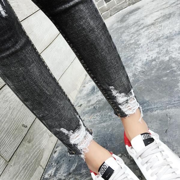 Blugi casual de dama de culoare inchisa cu motive rupte