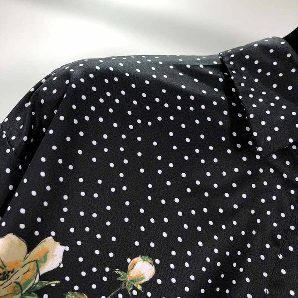 Cămașă modernă de damă cu mâneci lungi și aplicație