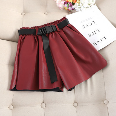 Női rövidnadrág, magas derékkal műbőrből több színben