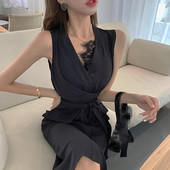 Rochie elegantă de damă în negru, cu decolteu în V