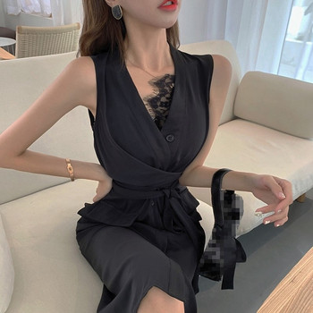 Rochie elegantă de damă în negru, cu decolteu în V