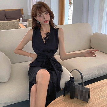 Rochie elegantă de damă în negru, cu decolteu în V