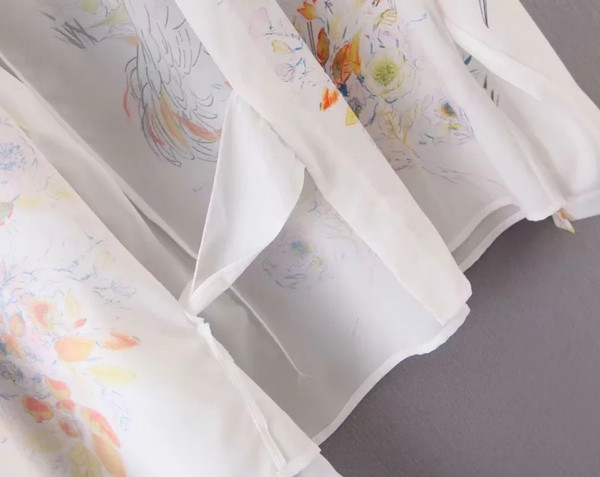 Cămașă de damă cu aplicație colorată în alb