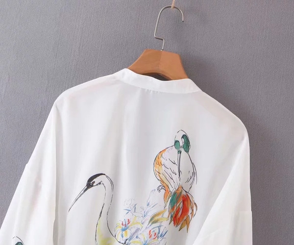 Cămașă de damă cu aplicație colorată în alb