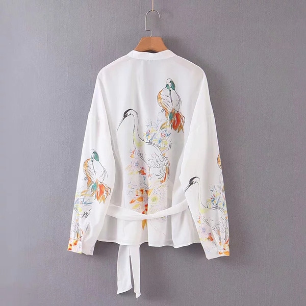 Cămașă de damă cu aplicație colorată în alb