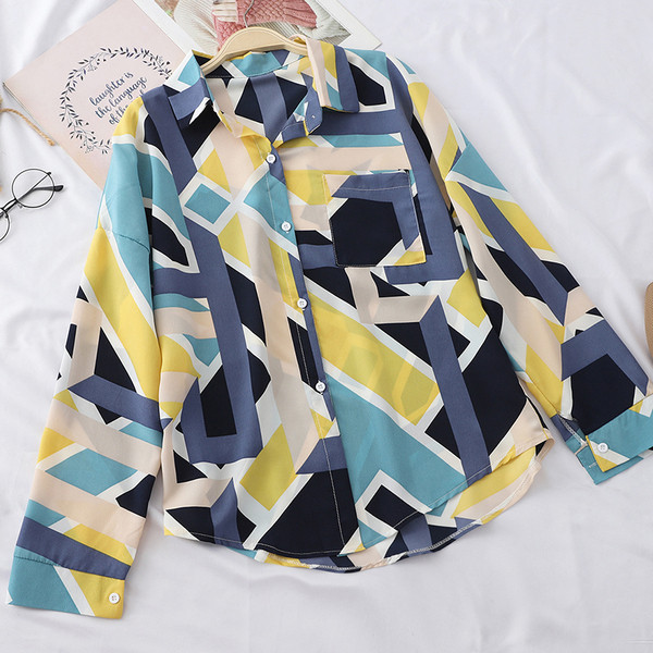 Cămașă de damă colorată model larg cu mâneci lungi