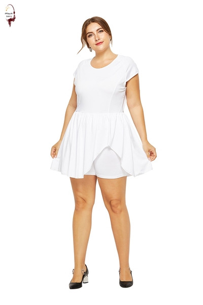 Női alkalmi kombinét O-nyakú és rövid ujjú fehér és fekete színben