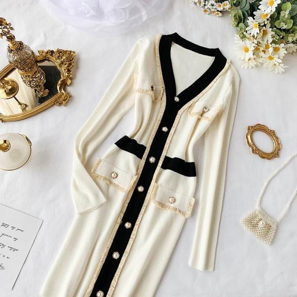 Rochie elegantă de damă cu nasturi în alb-negru