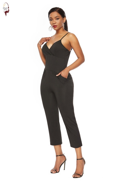 Salopetă elegantă de damă, cu bretele subțiri și decolteu adânc, de culoare neagră