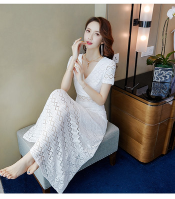 Rochie lungă de damă modernă în alb cu mâneci scurte