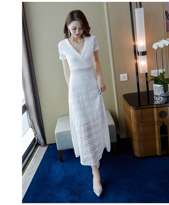 Rochie lungă de damă modernă în alb cu mâneci scurte