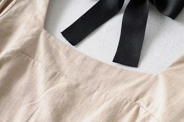 Bluză de damă modernă cu decolteu pătrat de culoare maro