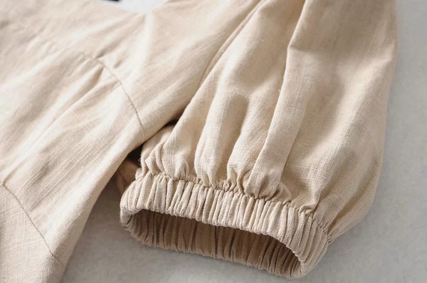 Bluză de damă modernă cu decolteu pătrat de culoare maro