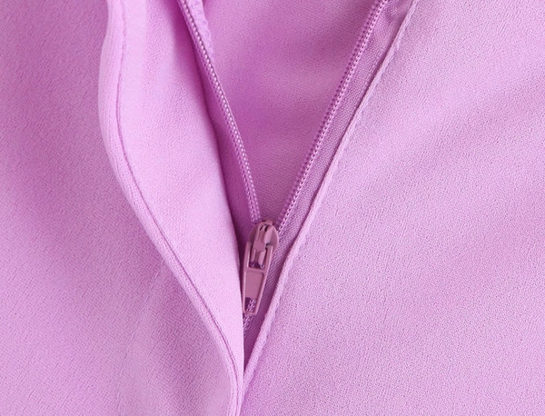 Modern női rövidnadrág lila színben