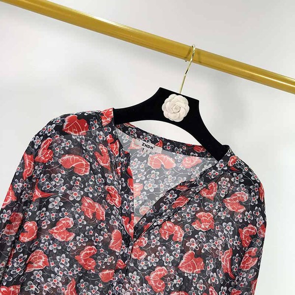 Rochie lungă și largă cu mâneci lungi