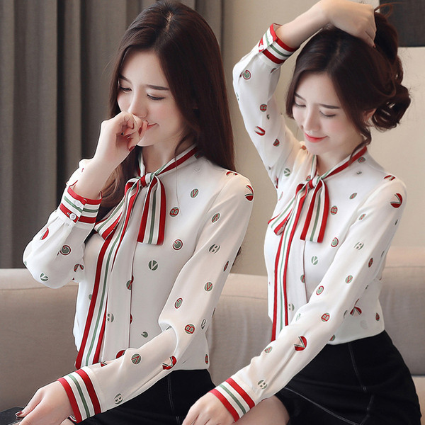 Stílusos női ing fehér színben, szalaggal