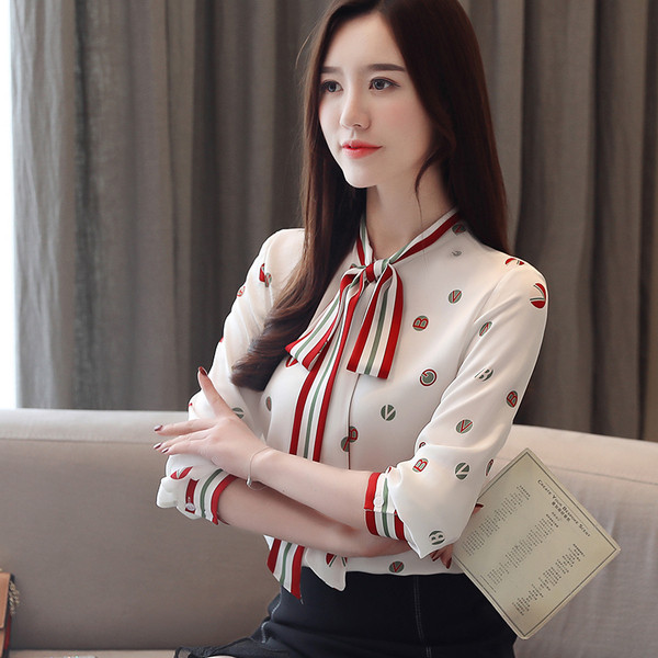 Stílusos női ing fehér színben, szalaggal