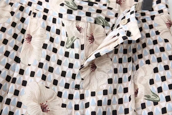 Pantaloni moderni de dama cu model floral si talie elastica