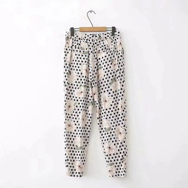 Pantaloni moderni de dama cu model floral si talie elastica
