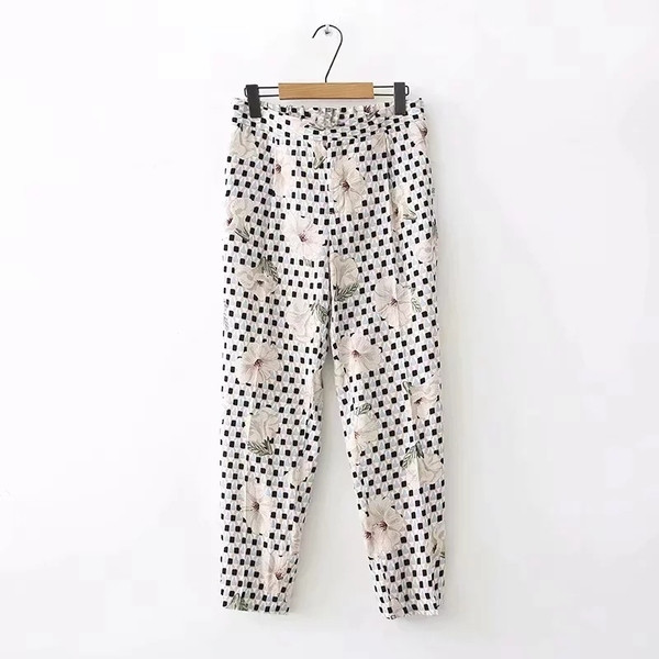 Pantaloni moderni de dama cu model floral si talie elastica