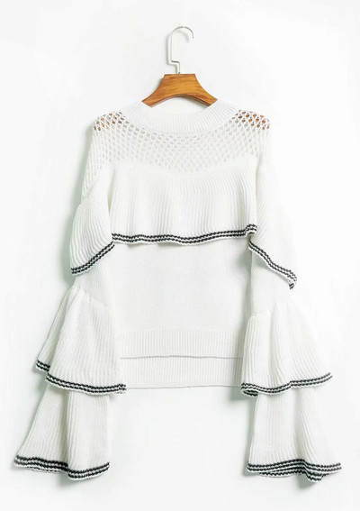 Bluză de damă actuală cu mâneci lotus în alb și negru