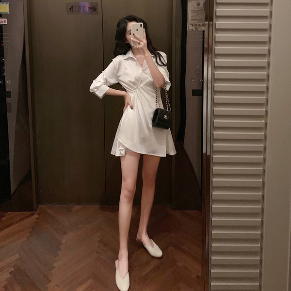 Rochie moderna de dama alb cu decolteu in V