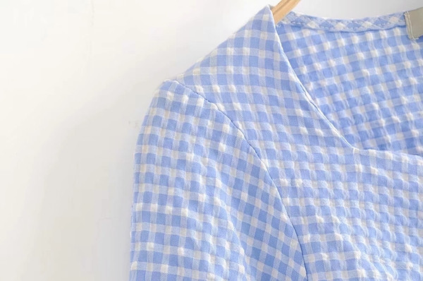 Bluza de dama in carouri model nou de culoare albastra