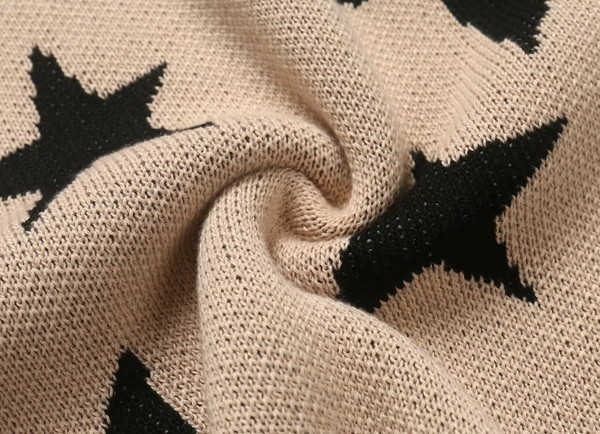 Pulover de dama modern cu broderie - stea in negru si bej