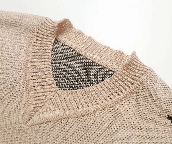 Pulover de dama modern cu broderie - stea in negru si bej