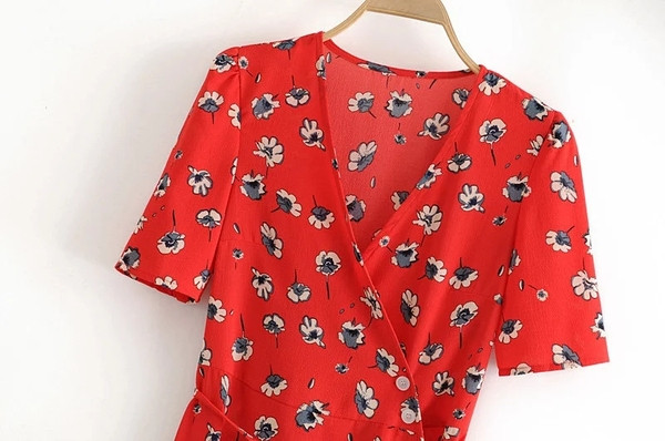 Rochie casual de dama cu motive florale in rosu si negru