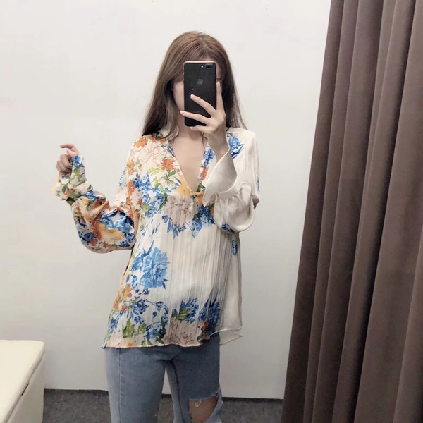 Cămașă de damă cu aplicație colorată cu mâneci lungi